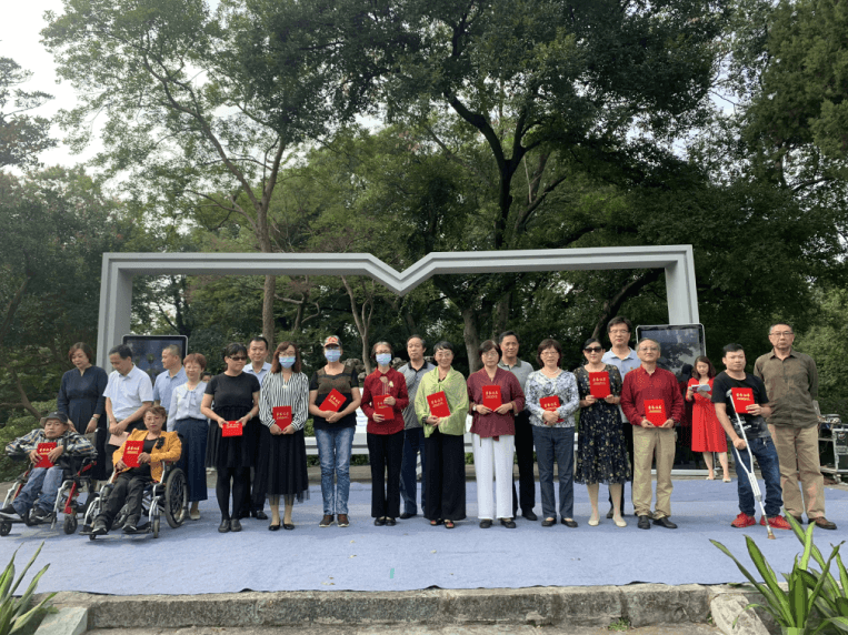 Warm the Whole City with the Sound of Reading: Nanjing “Readers” Meet Again by the Xuanwu Lake