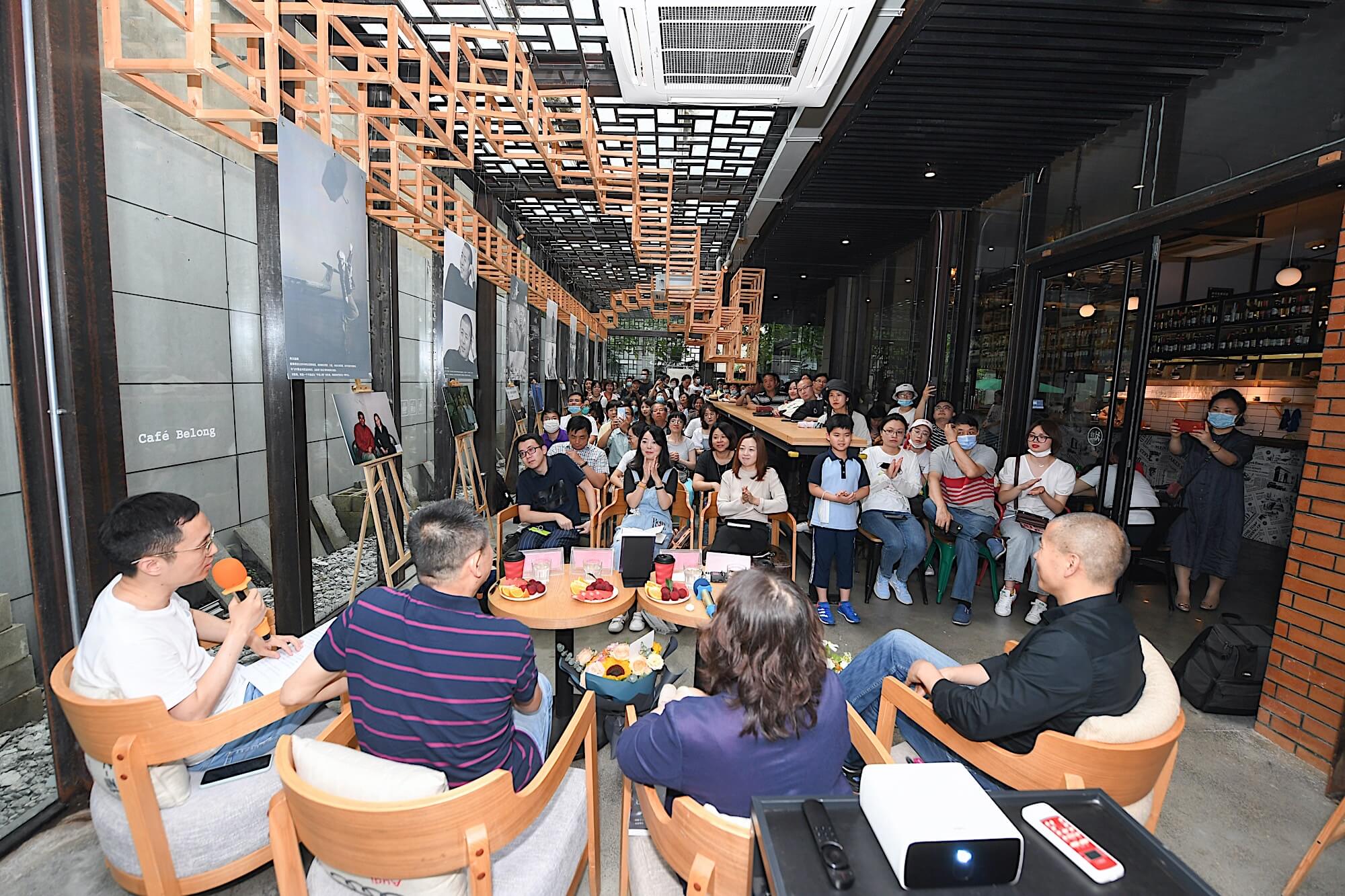 The Sharing Salon of Standing inside Fiction: Images of Bi Feiyu was held in Nanjing