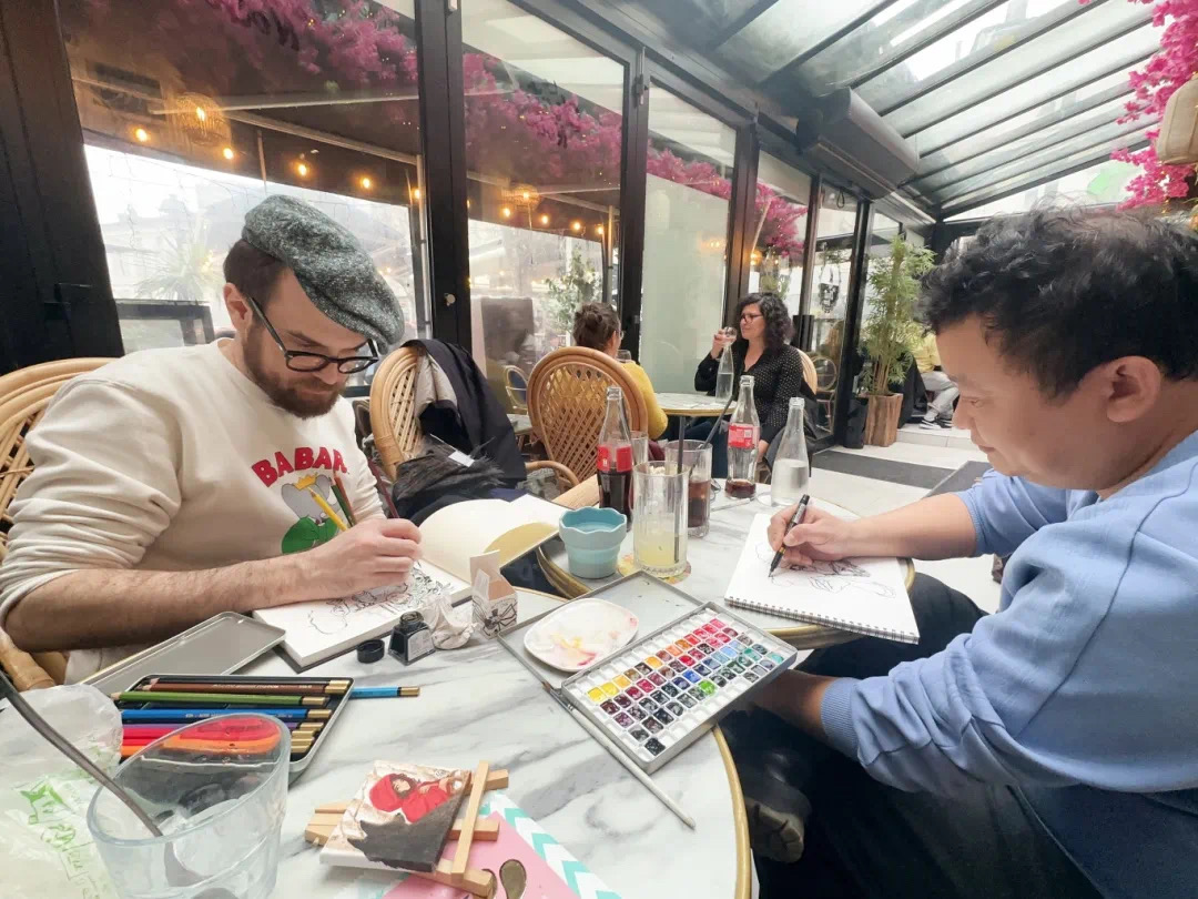 Two cartoonists on a round-the-world creating trip