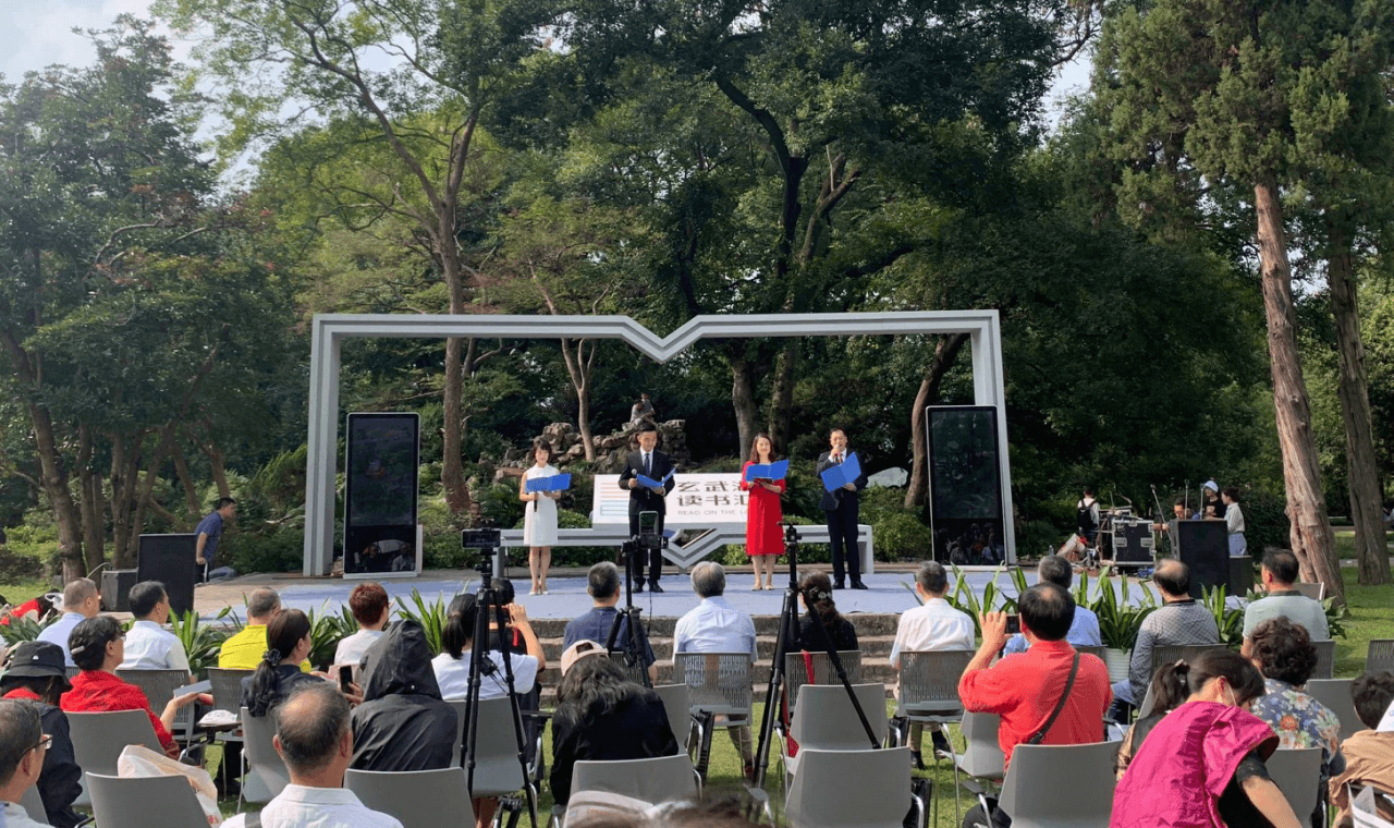 Warm the Whole City with the Sound of Reading: Nanjing “Readers” Meet Again by the Xuanwu Lake