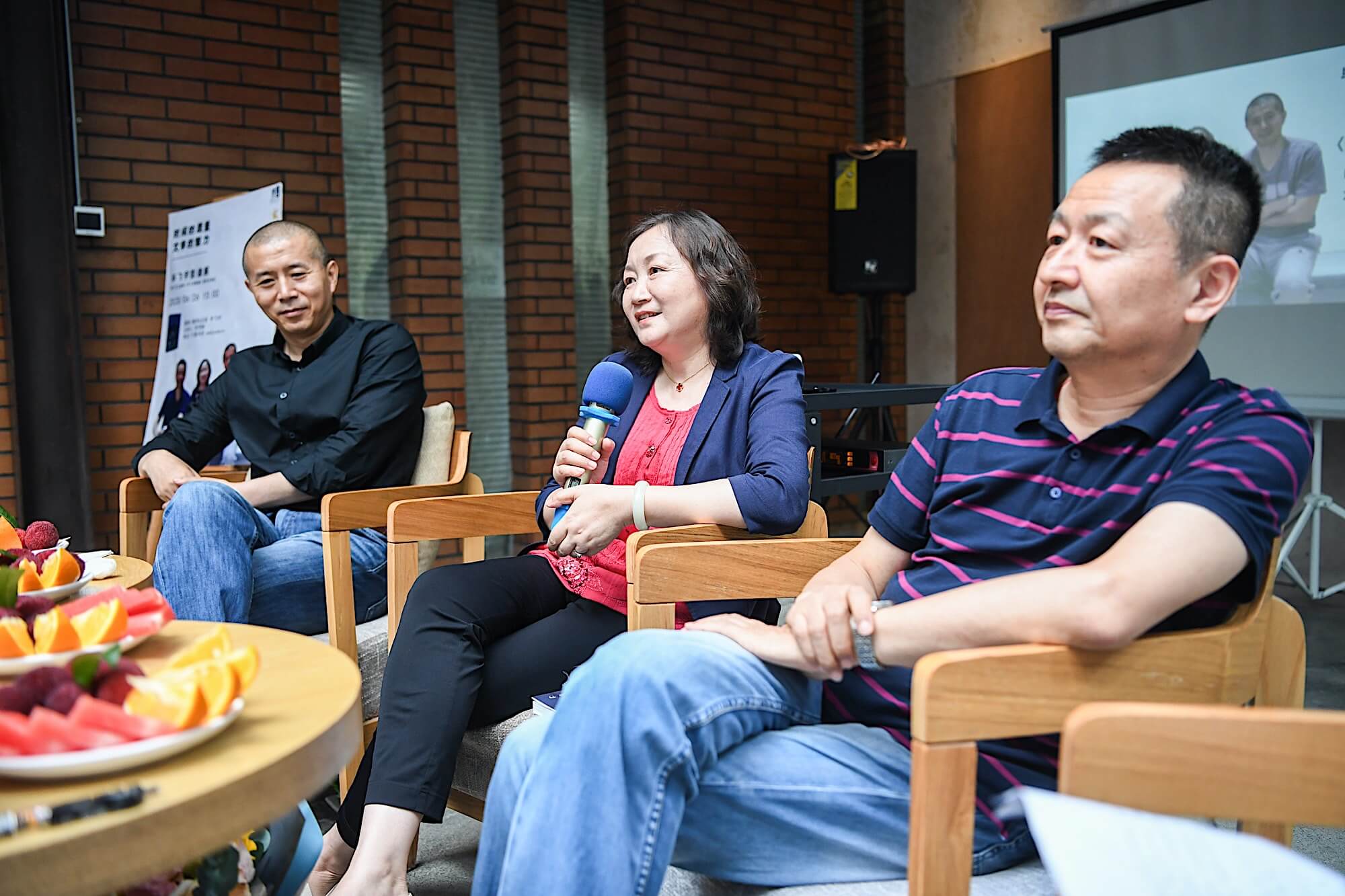 The Sharing Salon of Standing inside Fiction: Images of Bi Feiyu was held in Nanjing